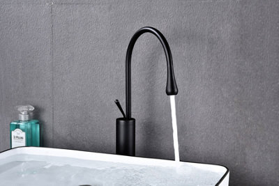 Tall Body Black Bathroom Basin Faucet