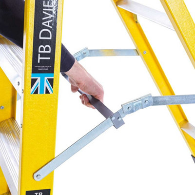 TB Davies 4 Tread Heavy-Duty Fibreglass Swingback (1.14m) Step Ladder