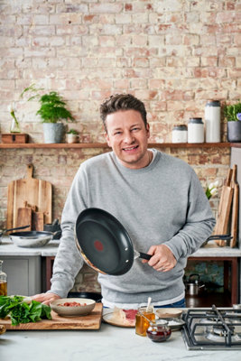 https://media.diy.com/is/image/KingfisherDigital/tefal-e303s444-jamie-oliver-quick-easy-4-piece-pan-set~3168430323650_03c_MP?$MOB_PREV$&$width=618&$height=618