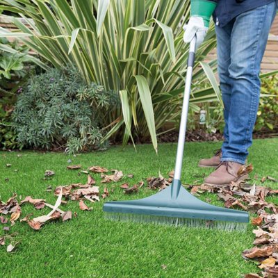 Telescopic Artificial Grass Astro Lawn Rake Soft Nylon Bristles Cleaning Brush Extends from 78cm 130cm
