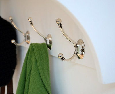 Tetbury Hallway Shelf with Coat Hooks and Two Storage Baskets - White