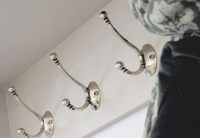 Tetbury Wall Mounted Hanging Shelf with 2 Storage Baskets - Truffle
