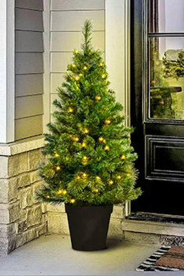 The 4ft Pre lit Majestic Dew Pine Potted Tree Outdoor