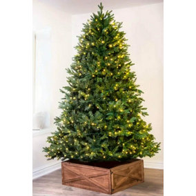 The 4ft Pre-lit Woodland Pine Tree with hinged branches
