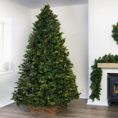 The 7ft Foresta Pine Tree with hinged branches