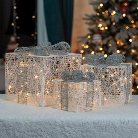 The Christmas Workshop 70979 Set of 3 Light-Up Christmas Boxes With 65 LED's & Silver & White Bow