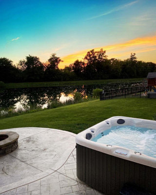 The Getaway 6 hot tub by Master Spas