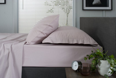 The Lyndon Company 200 Thread Count Cotton Fitted Sheet Pink