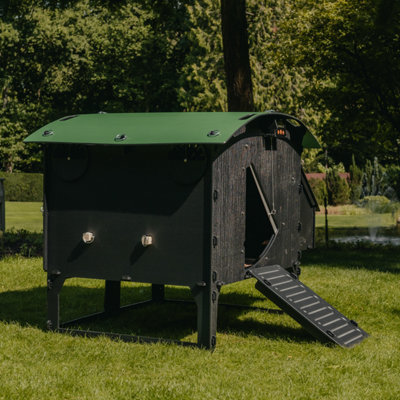 The Nestera Large Lodge - 8 Hen House - Recycled Plastic - 25 year warranty - 4