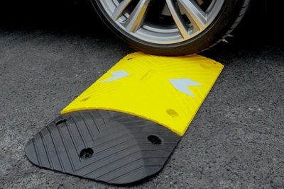 The Ramp People 2m Speed Bump Kit 10mph 50mm High Black & Yellow Rubber ...