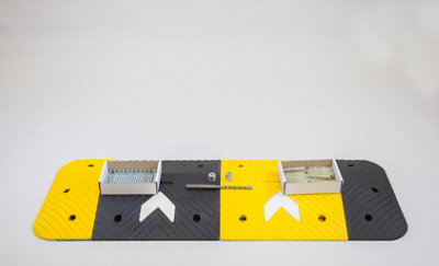 The Ramp People 5mph Speed Bump Kit with Fixings 1.5m Modular Rubber Speed Ramp