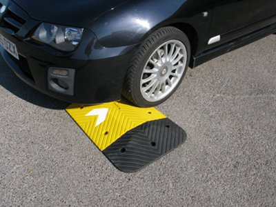The Ramp People 5mph Speed Bump Kit with Fixings 1.5m Modular Rubber Speed Ramp