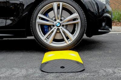 The Ramp People 7.5m Speed Bump Kit 10mph / 75mm High Rubber Speed Ramps with Fixings
