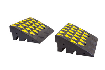 The Ramp People Heavy Duty Kerb Ramps Pair 15cm Inc. Fixings 20,000kg ...