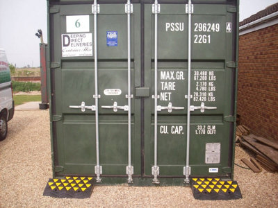 The Ramp People Heavy Duty Kerb Ramps Pair 15cm Inc. Fixings 20,000kg ...