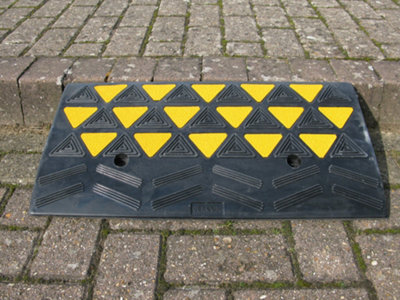 The Ramp People Rubber Kerb Ramp 100mm Includes Fixings Car Ramp