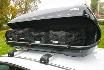 Thule Ocean 200 Roof Top Cargo Box 450 litre Gloss Black DIY at B Q