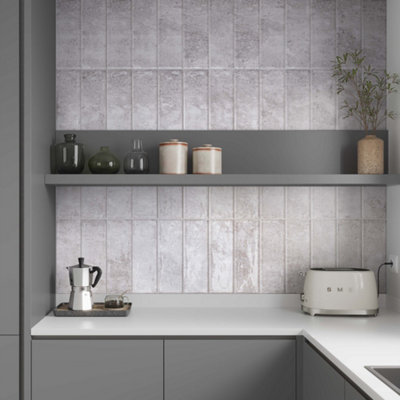 Tiles360 Creek Silver Grey Gloss Metro Ceramic Wall Tile (L)300mm x (W)100mm Each box 0.84sqm