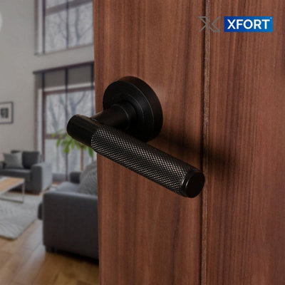 Titan Lever on Rose Knurled Door Handles Matt Black