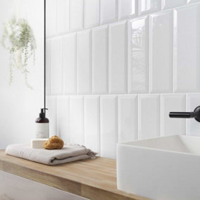 Top Ceramics White Bevelled Gloss Metro Ceramic Wall Tile (L)300mm x (W)100mm Each box 0.84sqm
