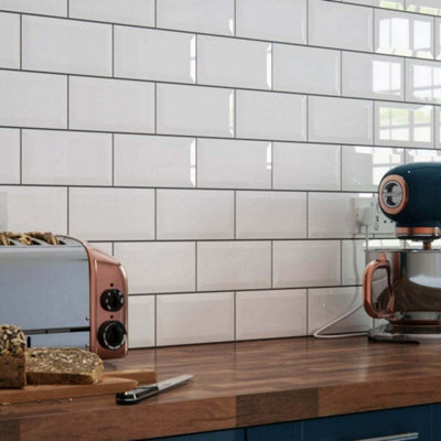 Top Ceramics White Bevelled High Gloss Metro Ceramic Wall Tile (L)200mm x (W)100mm Each box 0.88sqm - 4