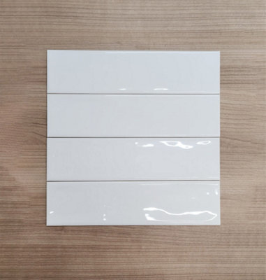 Top Ceramics White Gloss Flat Bumpy Metro Ceramic Wall Tile (L)300mm x ...