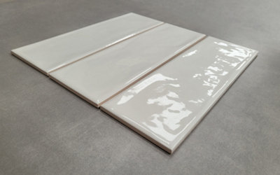 Top Ceramics White Gloss Metro Ceramic Wall Tile Flat Bumpy (L)300mm x (W)100mm Each box 0.96sqm