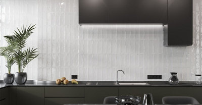 Top Ceramics White Gloss Metro Ceramic Wall Tile Flat Bumpy (L)300mm x (W)100mm Each box 0.96sqm