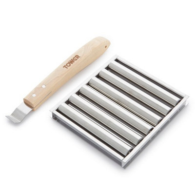 Tower T932024 Hot Dog Roller with wooden handle - 3