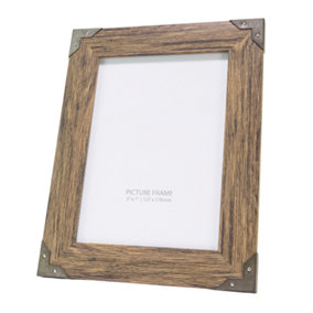 Traditional and Vintage Wood Grain Effect Plastic 5x7 Frame with Metal Corners