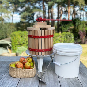 Traditional Fruit and Apple Press (12 Litre) with Straining Bag and Pulping Bucket