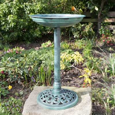 Bird water outlet stand