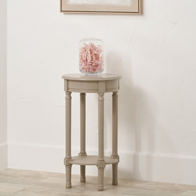 Traditional Round Wood Round Accent Table with Bottom Shelf
