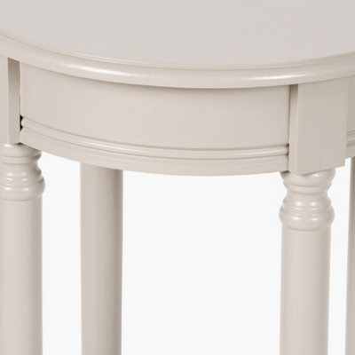 Traditional Round Wood Round Accent Table with Bottom Shelf