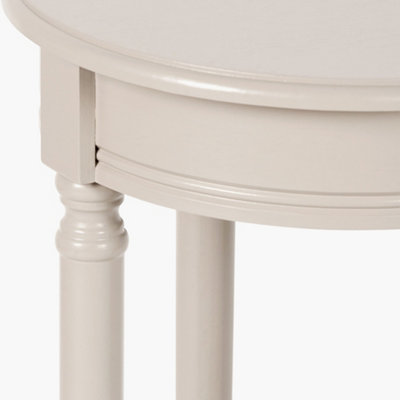 Traditional Round Wood Round Accent Table with Bottom Shelf