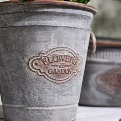 Traditional Style Flower Plant Pot and Garden Metal Planter Bucket