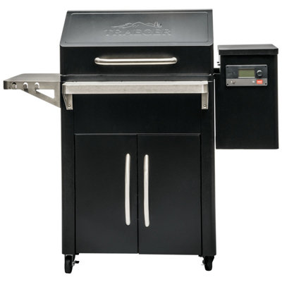 Traeger Silverton 620 Wood Pellet Grill with Free Cover | DIY at B&Q