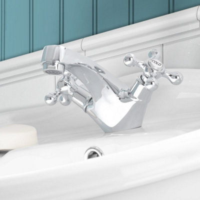 Trafford Victorian Bath Shower Mixer & Basin Mono Mixer Tap Chrome - 6