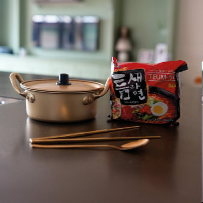 Treat Factory Korean Ramen Set With Chopsticks