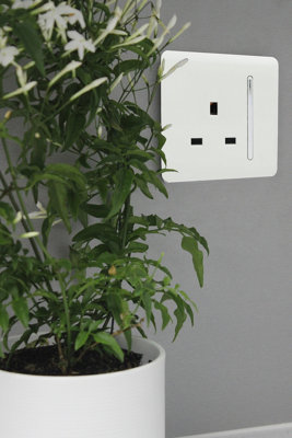 Trendiswitch White 1 Gang 13 Amp Switched Socket - 4