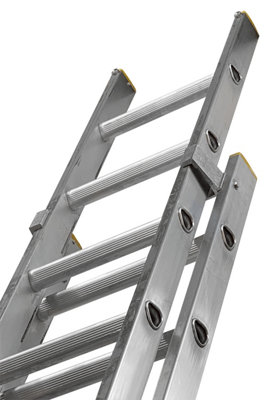 Triple Extension Ladder 3 x 7 Rung 4.0m Max Open Height 2.0m Closed