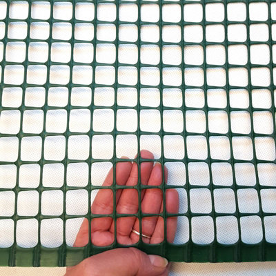 True Products Green General Plastic Mesh Garden Fence - 20mm x 20mm Square Mesh - 1m x 10m