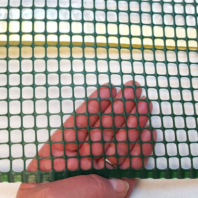 True Products Green General Plastic Mesh Garden Fence - 9mm x 9mm Square Mesh - 1m x 10m