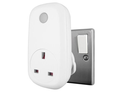 Uni-Com 66774 Wi-Fi Smart Socket UNC66774