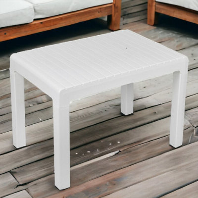 URBN GARDEN Height 42cm White Outdoor Plastic Lightweight Coffee Table Patio Balcony Garden Furniture DIY at B Q