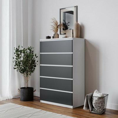 URBNLIVING Height 108.5Cm 5 Drawer Skagen Wooden Bedroom Chest Cabinet Colour White Carcass and Black Drawers No Handle Storage