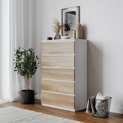 URBNLIVING Height 108.5Cm 5 Drawer Skagen Wooden Bedroom Chest Cabinet Colour White Carcass and Oak Drawers No Handle Storage