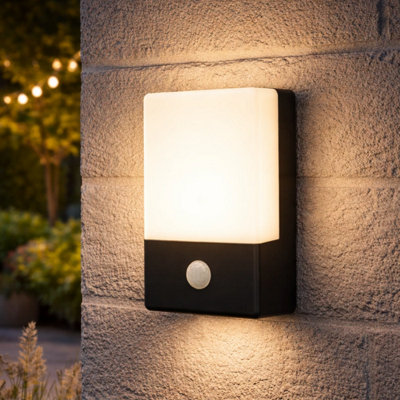 USB Rechargeable Outdoor LED Wall Light with PIR Motion Sensor, SMD LED ...
