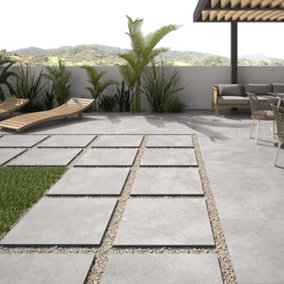 Vale Matt Light Grey Stone Effect Porcelain Outdoor Tile - Pack of 15, 5.58m² - (L)610x(W)610mm