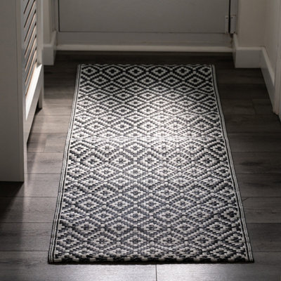 Valiant Geometric Outdoor Patio and Decking Runner Rug - 5.5ft x 2ft (1 ...